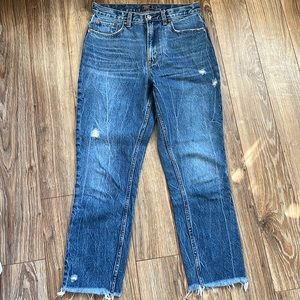 Abercrombie & Fitch A&F Mom Jean Size 27/4